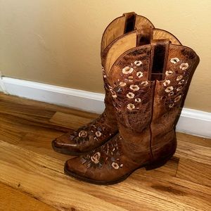 Flower embroidered cowboy boots. Lightly worn